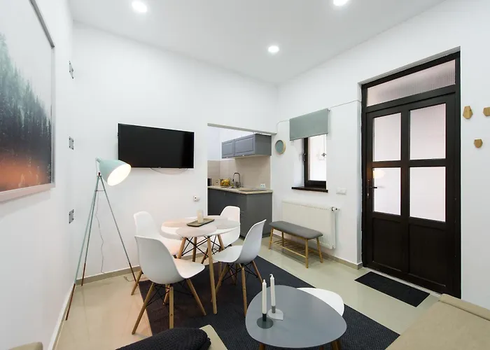 Gorgeous Brasov Flat With Patio And Mountain Views