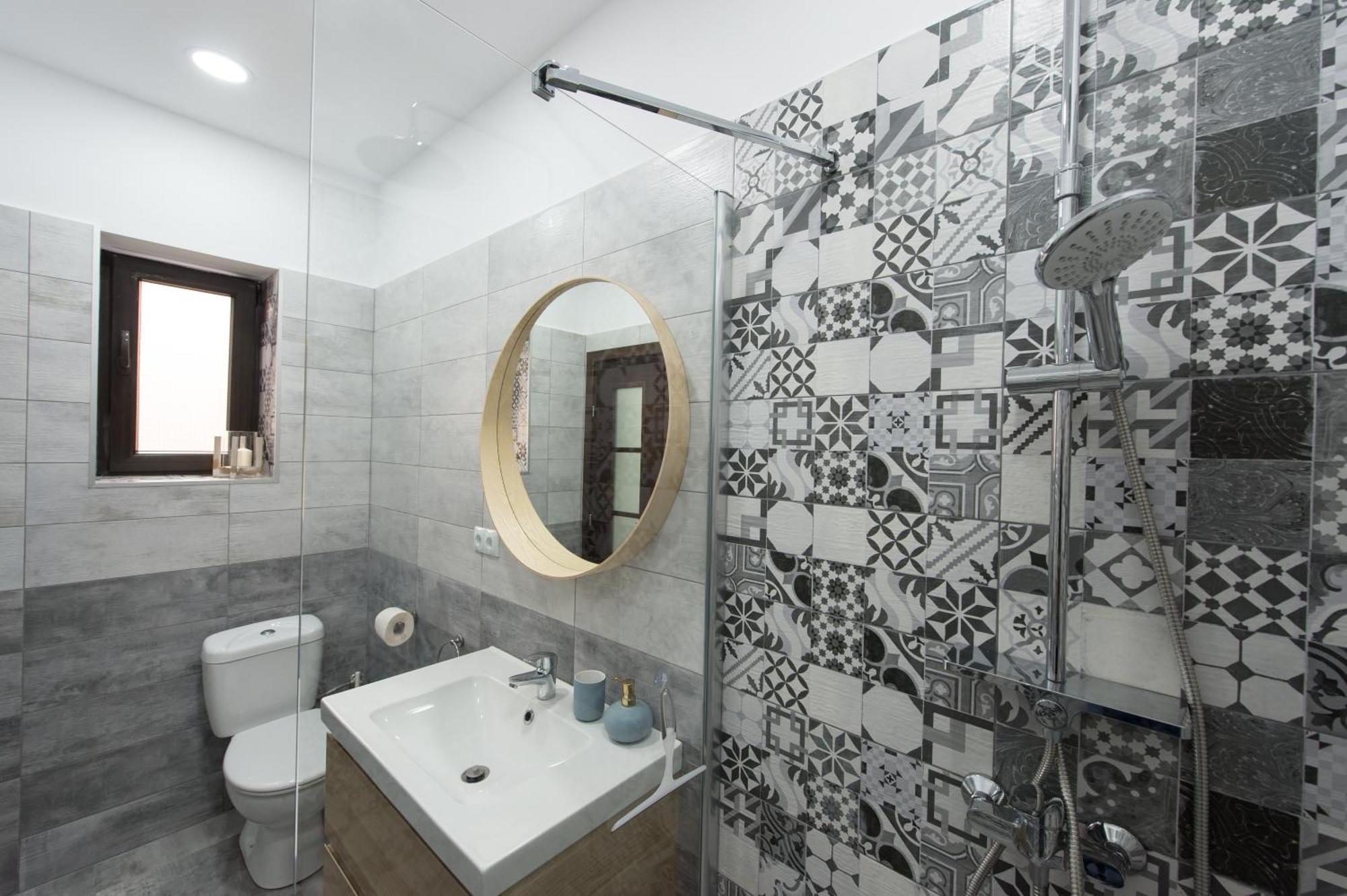 Apartament Gorgeous Flat With Patio And Mountain Views